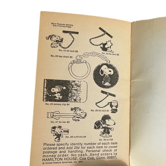 Fun With Peanuts Copyright 1957 by Charles M. Schulz - Picture 7 of 11